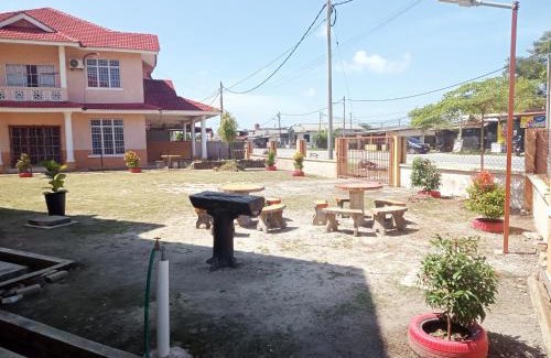 Kampung Seberang Takir House | Orkid Camelia Homestay 4 Bedrooms Fully Aircond - Near Drawbridge,Mayang Mall,KTCC,Pasar Payang