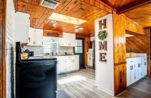 Orlando House | Orlando 3BR Getaway Wi-Fi + Fun for Families
