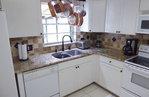 Altamonte Springs House | Orlando Area 5BR/2BA Home w/Jacuzzi!