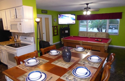 Altamonte Springs House | Orlando Area 4BR/2BA Home w/Jacuzzi & New Communal pool Disney Universal Daytona