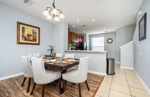 Florida Central Atlantic Coast House | Orlando Convention Center/Universal 3BR/3.5BA Vista Cay Town Home & Garage