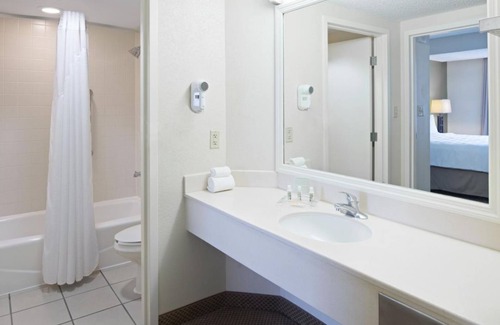 Florida Center Hotel | Orlando Dream Vacation! 2 Convenient Rooms, On-site Pool, Shuttle Service