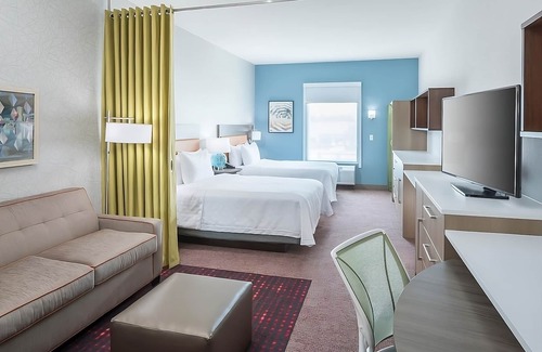Airport North Hotel | ORLANDO ESCAPE! FREE BREAKFAST, POOL, BBQ