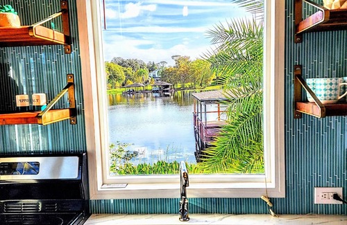 Northwest Orlando Cottage | Orlando Lakefront Tiny House Community
