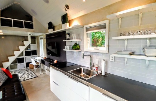 Northwest Orlando Cottage | Orlando Lakefront Tiny House Community