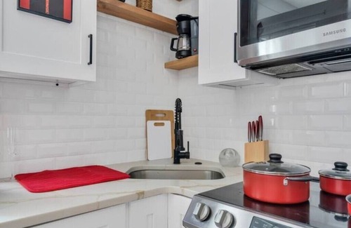 Orlando Apartment | Orlando Modern 1.5 Bedroom Studio Apt.