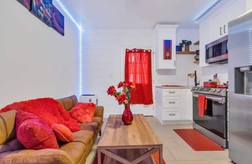 Orlando Apartment | Orlando Modern 1.5 Bedroom Studio Apt.