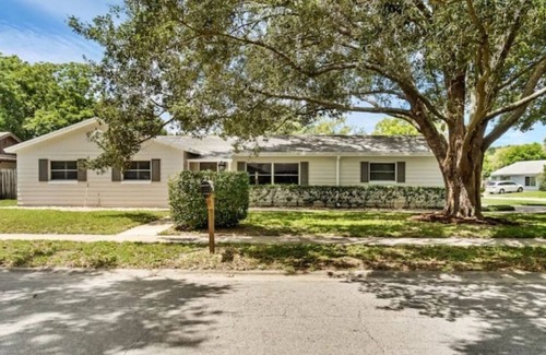 Altamonte Springs House | Orlando Poolside Oasis