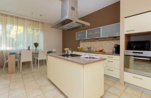 Orlowo Apartment | Orlowo Park - Spacious Apartment with Winter Garden by Noclegi Renters