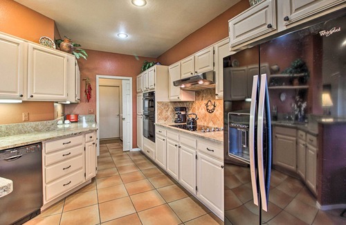 El Conquistador House | Oro Valley Getaway w/Patio, BBQ & Mountain Views!