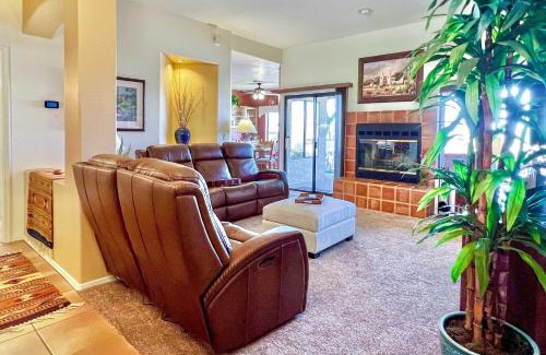El Conquistador House | Oro Valley Getaway with Patio, BBQ and Mountain Views!