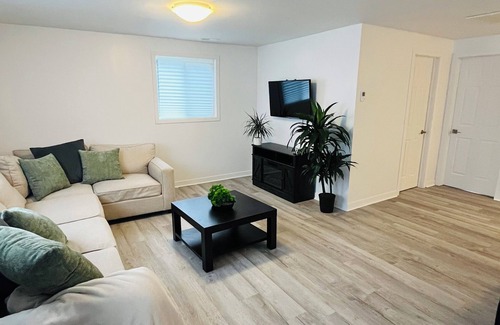 Orono House | Orono Townhouse Retreat-Clarington