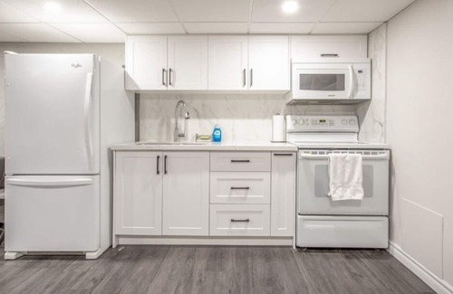 Lakeview Apartment | Oshawa Escape