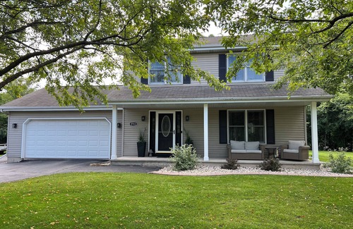 Oshkosh House | Oshkosh EAA rental house. 5 minutes from the airport!
