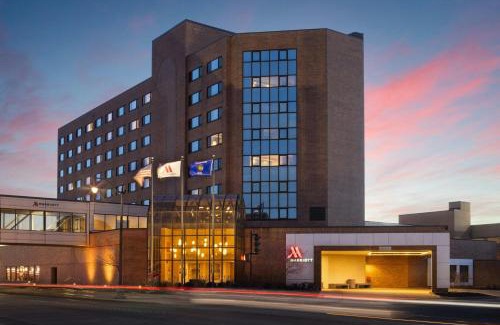 Oshkosh Hotel | Oshkosh Marriott Waterfront Hotel & Convention Center