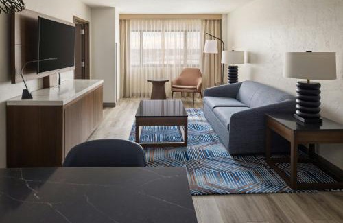 Oshkosh Hotel | Oshkosh Marriott Waterfront Hotel & Convention Center