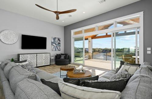 Kingsland House | Osi Lago Retreat