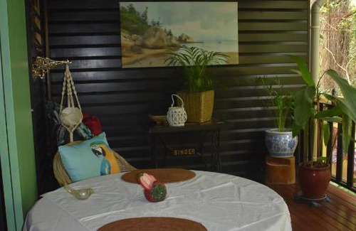 Nelly Bay Bed & Breakfast | Oskar's Rain Forest Retreat