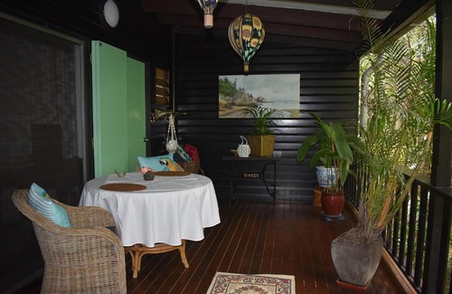 Nelly Bay Bed & Breakfast | Oskar's Rain Forest Retreat