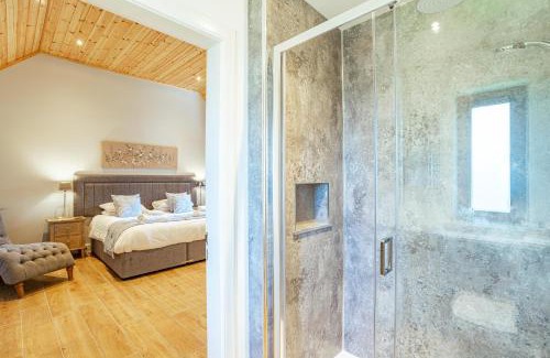 Newton Stewart House | Osprey Lodge 1 with Hot Tub