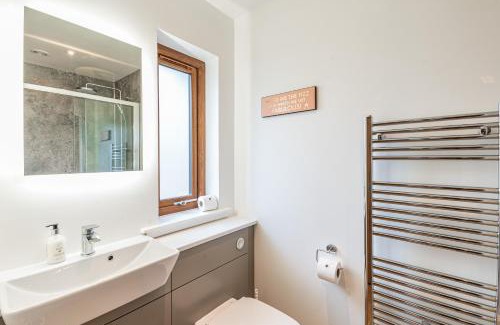 Newton Stewart House | Osprey Lodge 1 with Hot Tub
