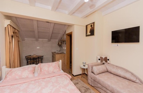 Niksic Bed & Breakfast | Ostroške grede