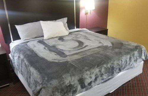 Stillwater Apartment | OSU 2 Queen Beds Hotel Room 209 Wi-Fi
