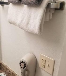 Stillwater Apartment | osu 2 Queen Beds Hotel Room 117 Wi-Fi