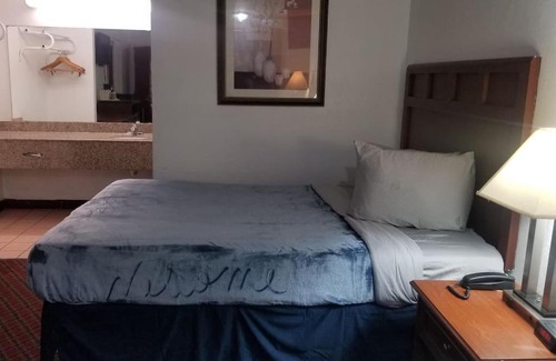 Stillwater Apartment | OSU 2 Queen Beds Hotel Room 201 Wi-Fi Booking