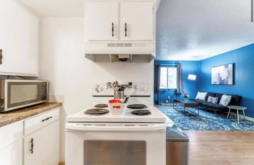 Short North Apartment | OSU - Heart of Short North -STEPS from High ST-OSU