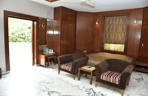 Air Force Area Hotel | Otara Luxury Homestay