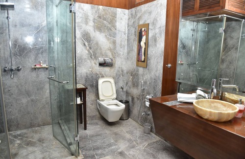 Air Force Area Hotel | Otara Luxury Homestay