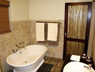 Otjiwarongo Cabin | Otjiwa Safari Lodge