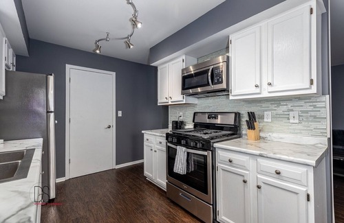Ottawa Apartment | Ottawa Apartment - Best Location!