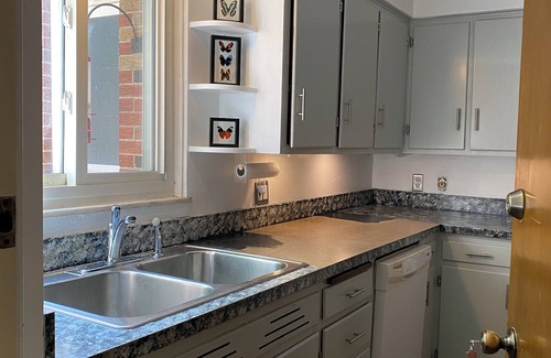 Toledo Condo | Ottawa Hills Hillandale House Cozy Condo in the charming village w/WiFi, AC
