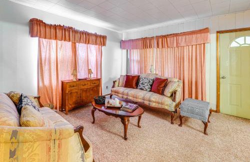 Ottawa House | Ottawa Home with Porch, Near Starved Rock State Park