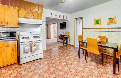 Ottawa House | Ottawa Home with Porch, Near Starved Rock State Park