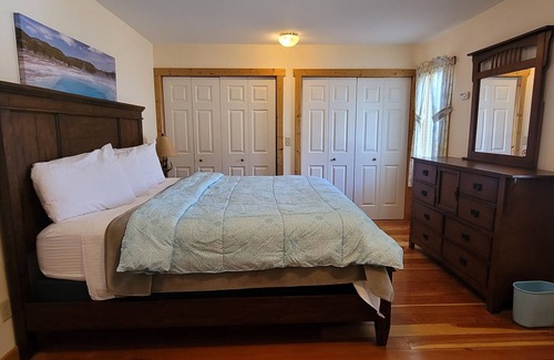 Gardiner Hotel | Our Cottage Unit-Private end unit of Yellowstone Basin Inn