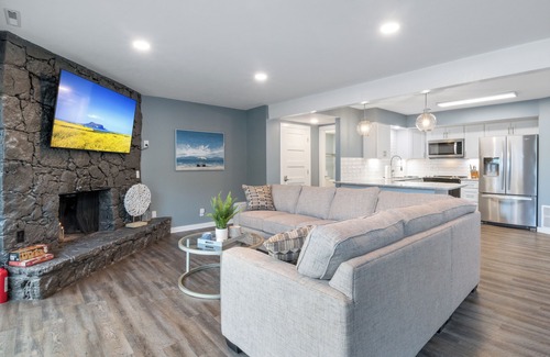 Lake Ozark Condo | Our Cove Retreat - Perfect for Wave-Free Swimming, Tanning & Prime Location Fun!