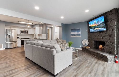 Lake Ozark Condo | Our Cove Retreat - Perfect for Wave-Free Swimming, Tanning & Prime Location Fun!