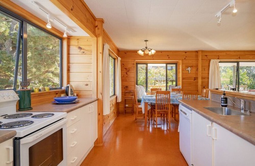 Matarangi Cottage | Our Escape - Matarangi Holiday Home