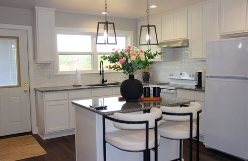 Sabinal House | Our gift guest house in Sabinal fully stocked appliance kitchen