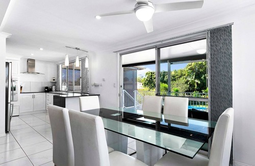 Traviston House | Our Happy Place @ Burrum WHOLE