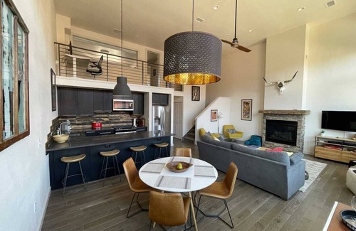 Salida Condo | Our Happy Place -Downtown Dazzling S Mountain View