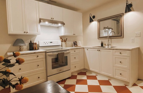 Salmon Arm Apartment | Our Kin Guest Suite in heart of Salmon Arm.