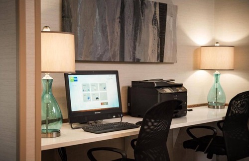 Le Claire House | Our location is not only convenient, but also picturesque !