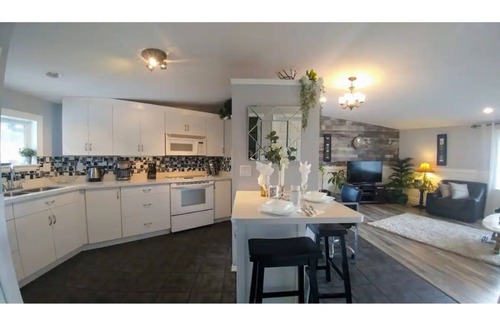 Upper Ten Oaks House | Our Suite GETAWAY-Fully Equipped & Super Clean