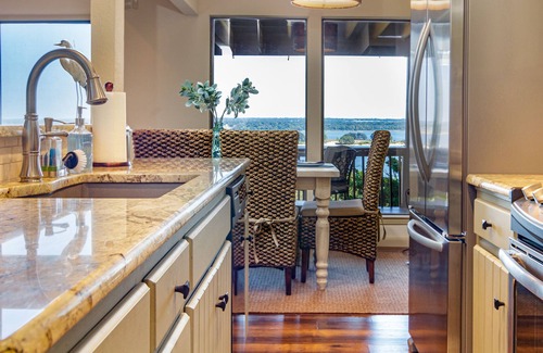 Pottsboro House | Our Texoma Lake House- Luxurious Texoma lakefront with breathtaking island views