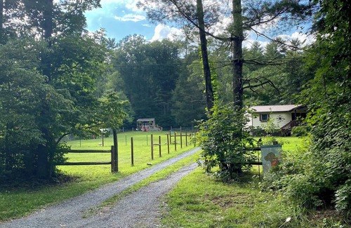 Glace Cabin | Our tiny, cozy cabin is the perfect relaxing spot to get away from it all!