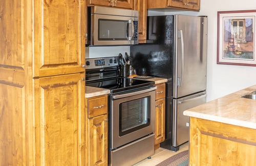 Ouray Condo | Ouray Penthouse Suite New & Quiet Best 360 Views! Pristine Clean Private Garage